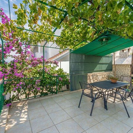 Apartment Bubi Trogir Bagian luar foto