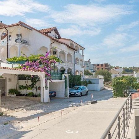 Apartment Bubi Trogir Bagian luar foto