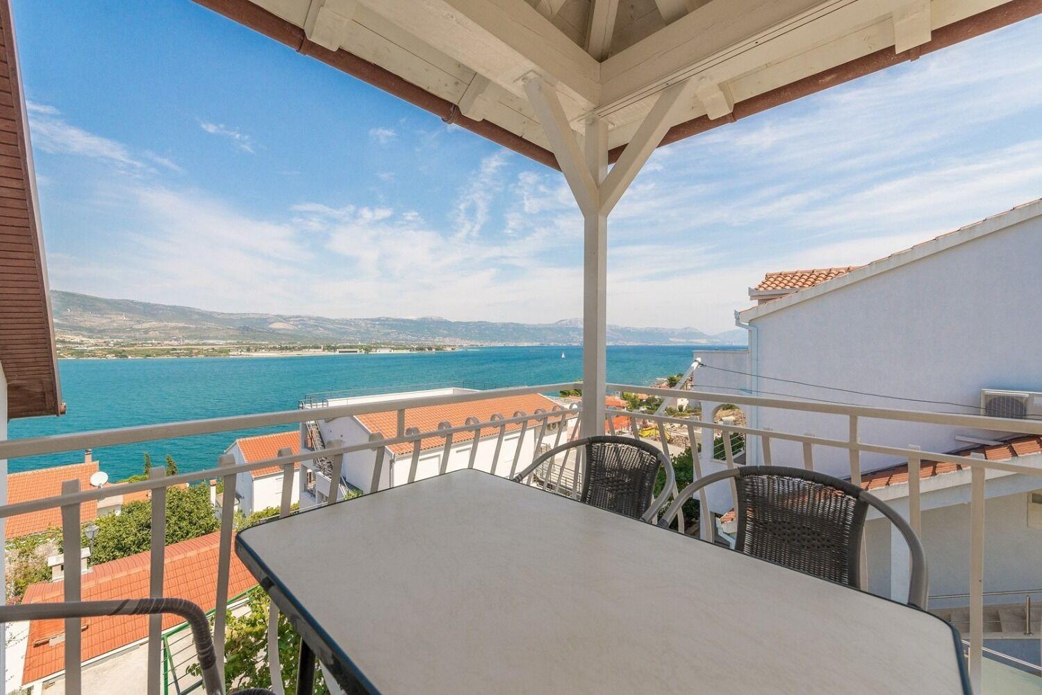 Apartment Bubi Trogir Bagian luar foto