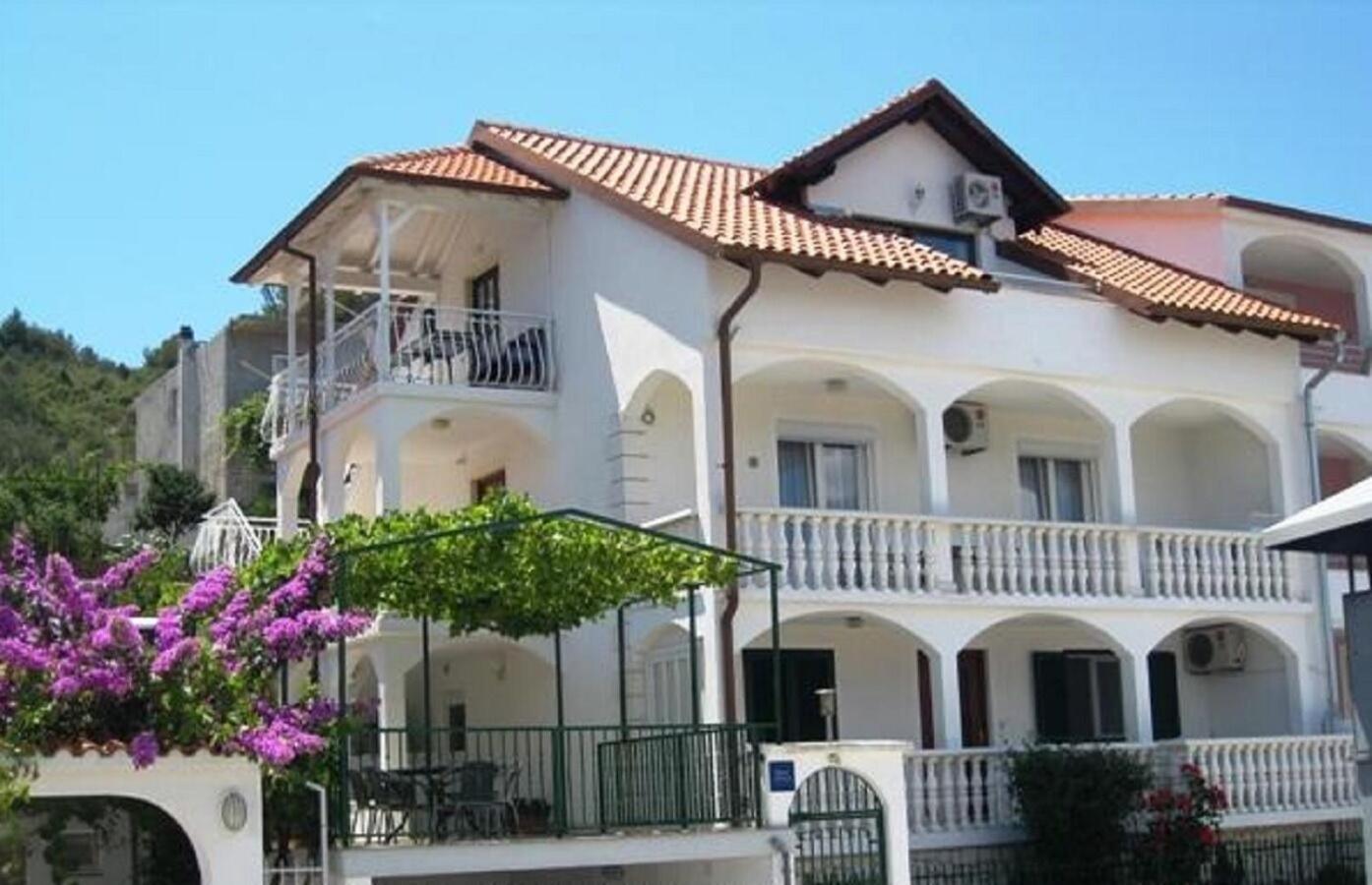 Apartment Bubi Trogir Bagian luar foto
