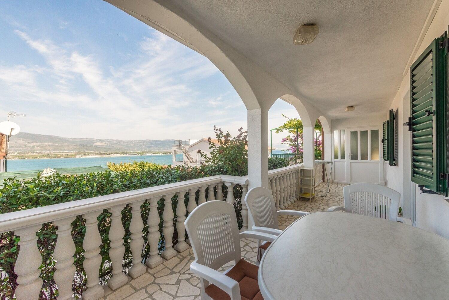 Apartment Bubi Trogir Bagian luar foto