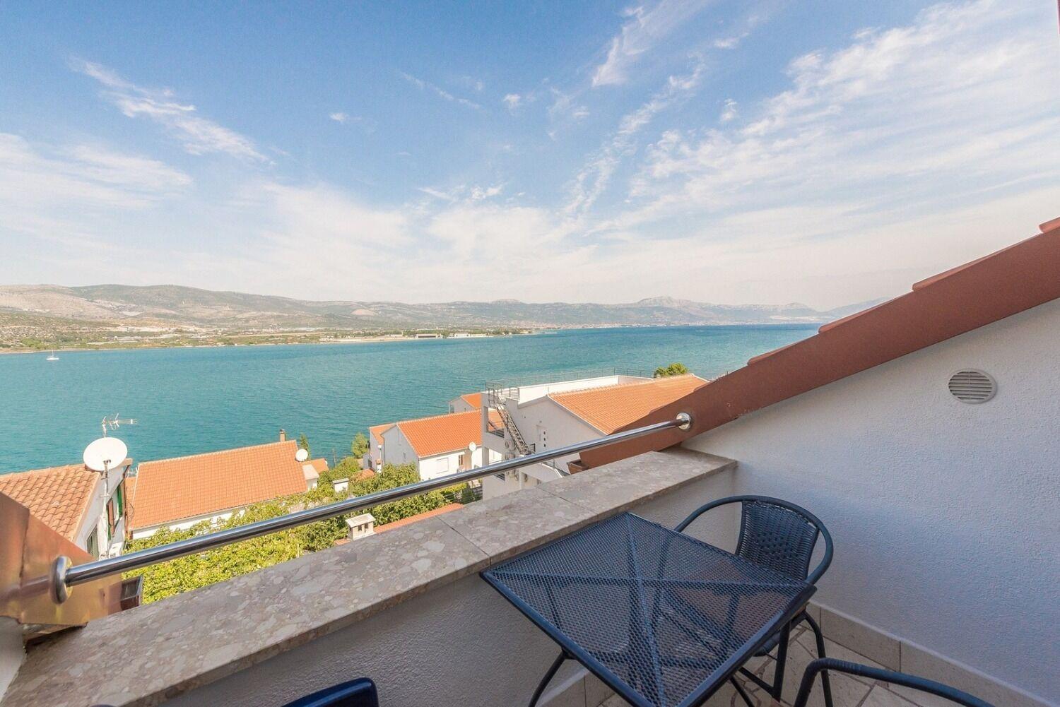 Apartment Bubi Trogir Bagian luar foto