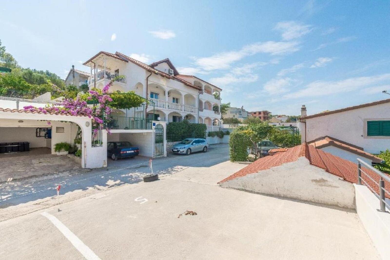 Apartment Bubi Trogir Bagian luar foto