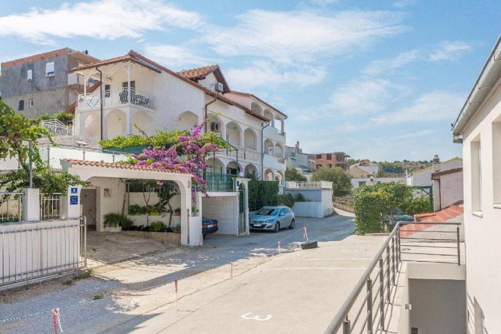 Apartment Bubi Trogir Bagian luar foto